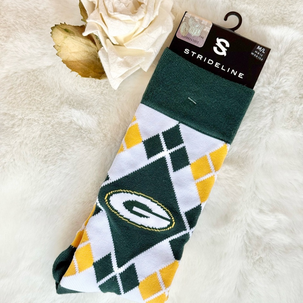 New with tags GREEN BAY PACKERS OFFICIAL NFL SOCKS GREEN and YELLOW  Argyle